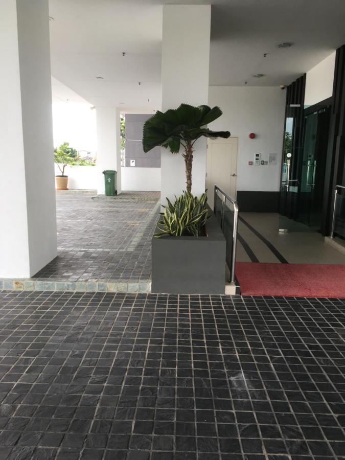 Apartment 2bd @ Uss & Car